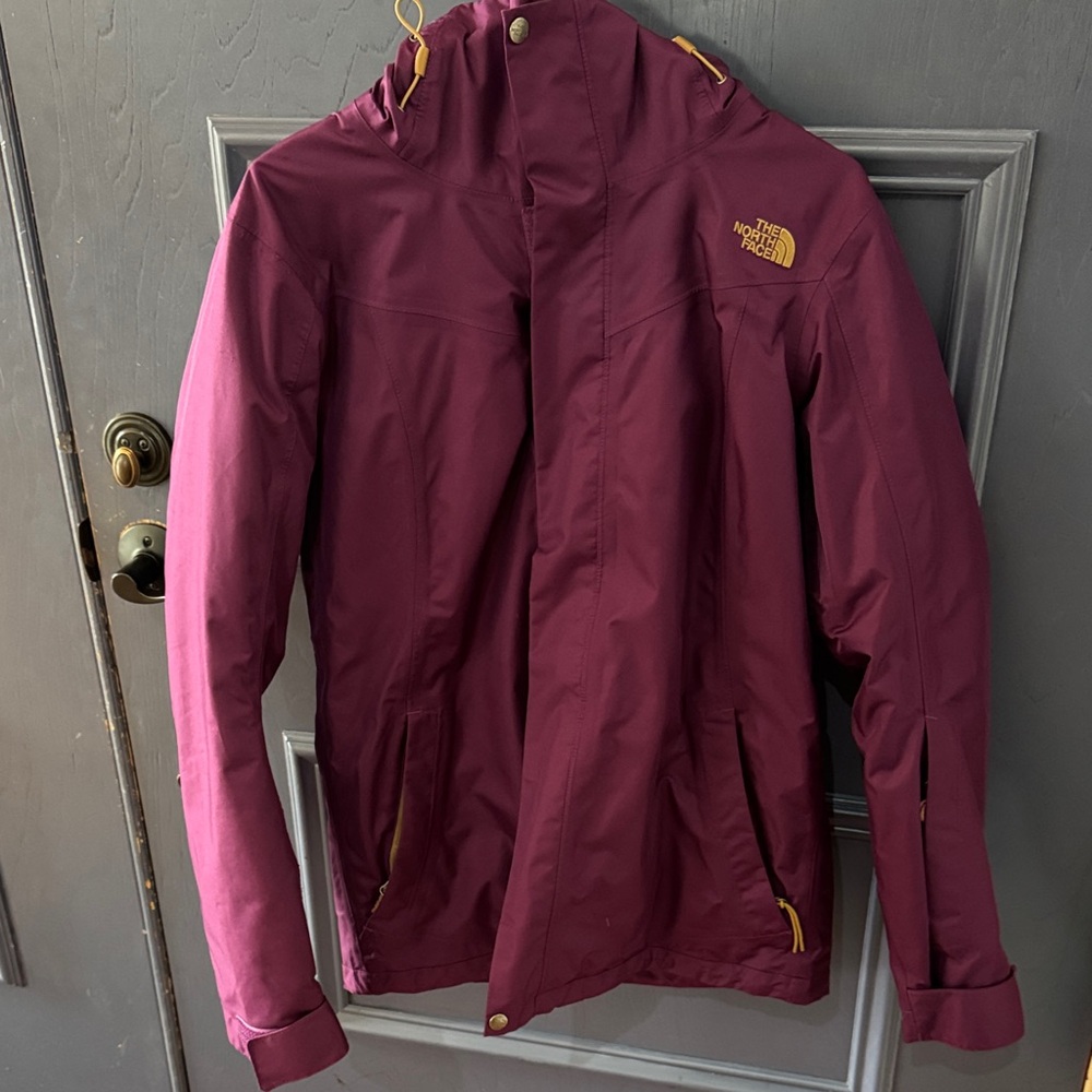 The North Face Women's Light Jacket - Burgundy and tan